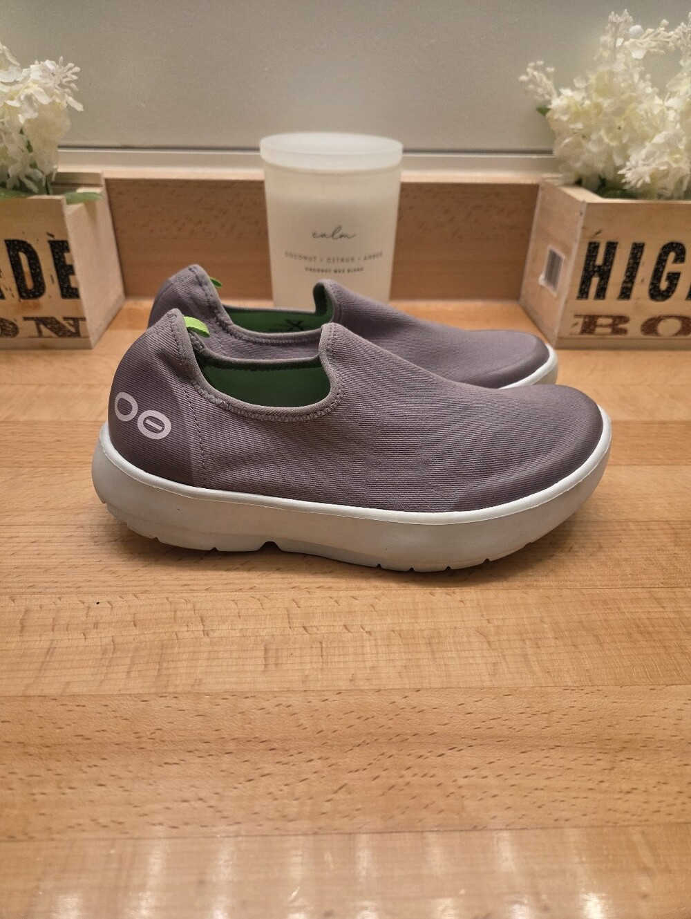 OOFOS Women's OOmg eeZee Low Slip-on Recovery Shoes Mauve Purple Women's Sz 6